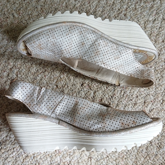 Fly London Yazu cool pearl Silver Perforated Leather Wedge size 9.5 - Picture 5 of 14